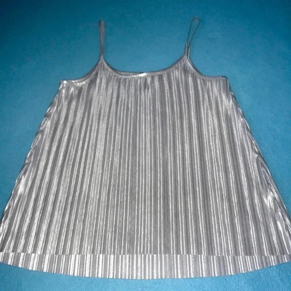H&M shimmering pleated spaghetti strap tank top flowy loose fit NEW size S